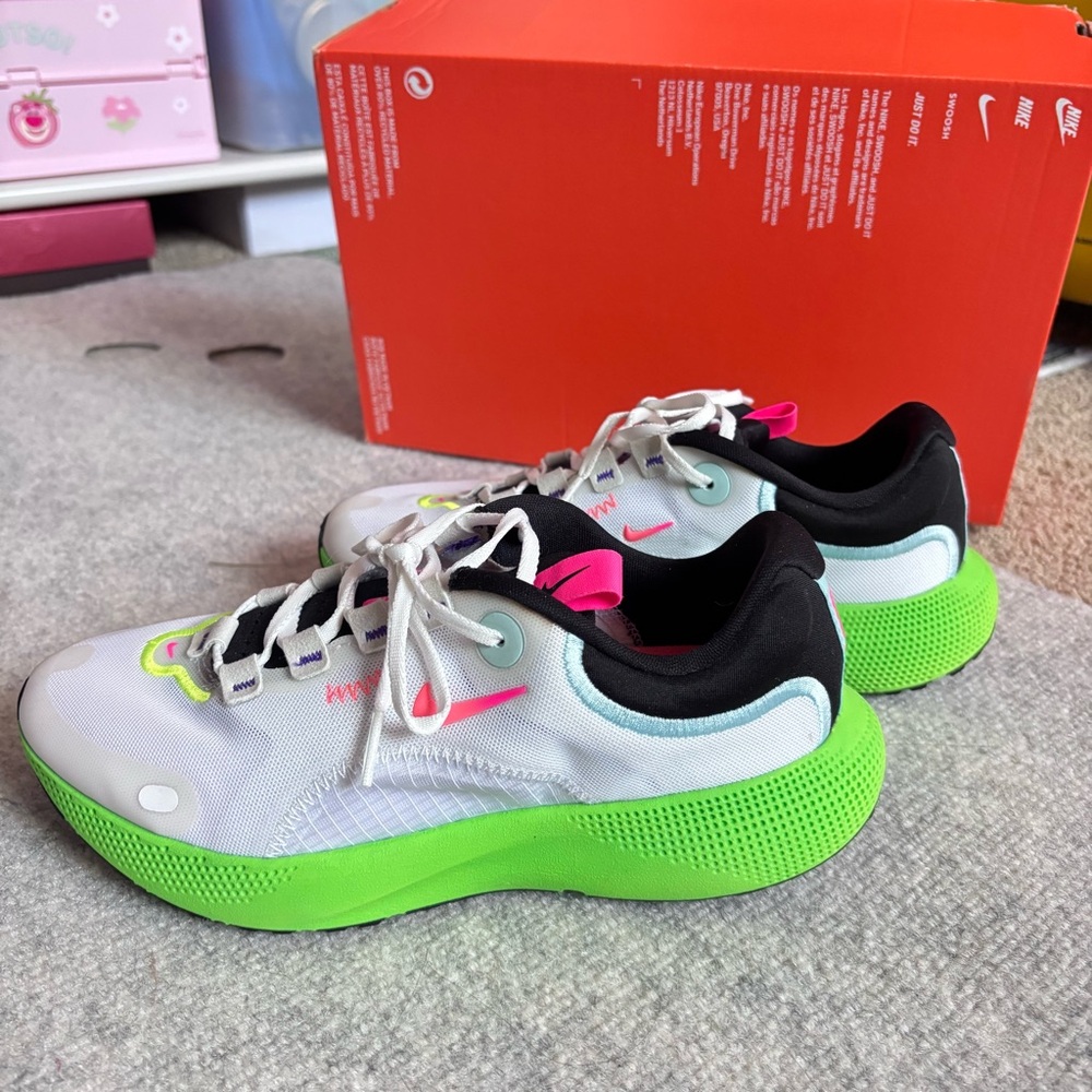 Nike React Escape Run Women’s 6 White/Hyper Pink/Volt NWT